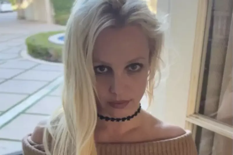 Britney Spears Embraces Freedom with Playful Selfies in London